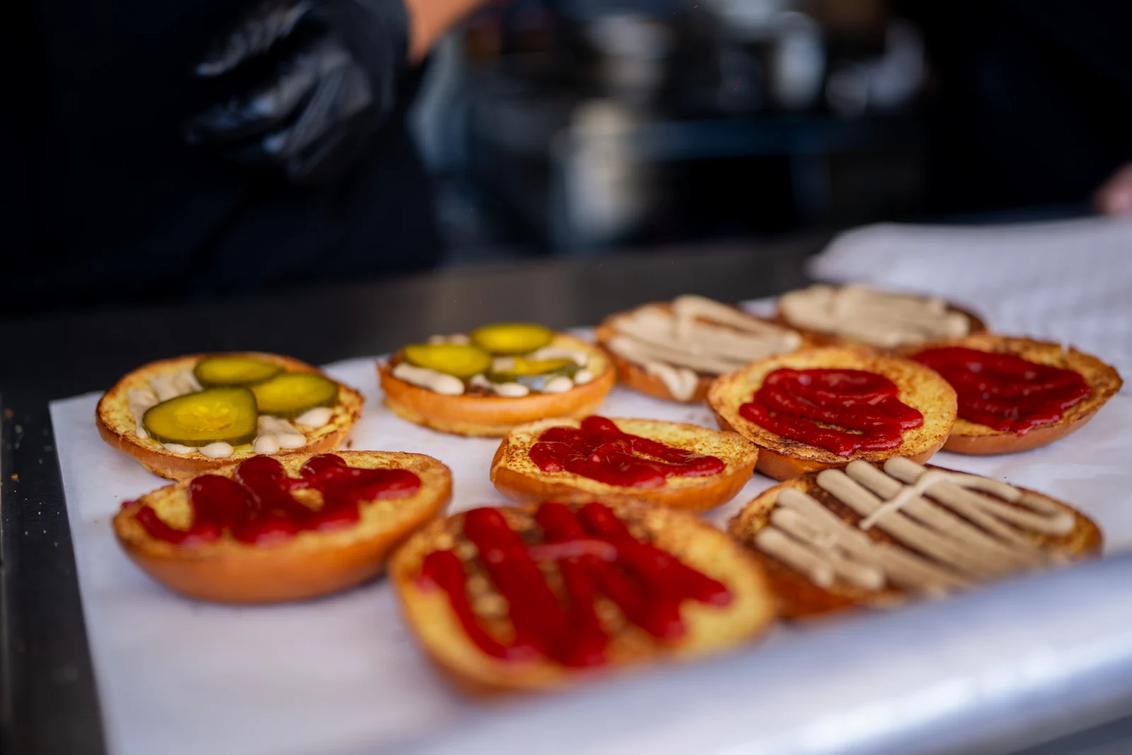Pripravené burgery v kuchyni Bergi’s
