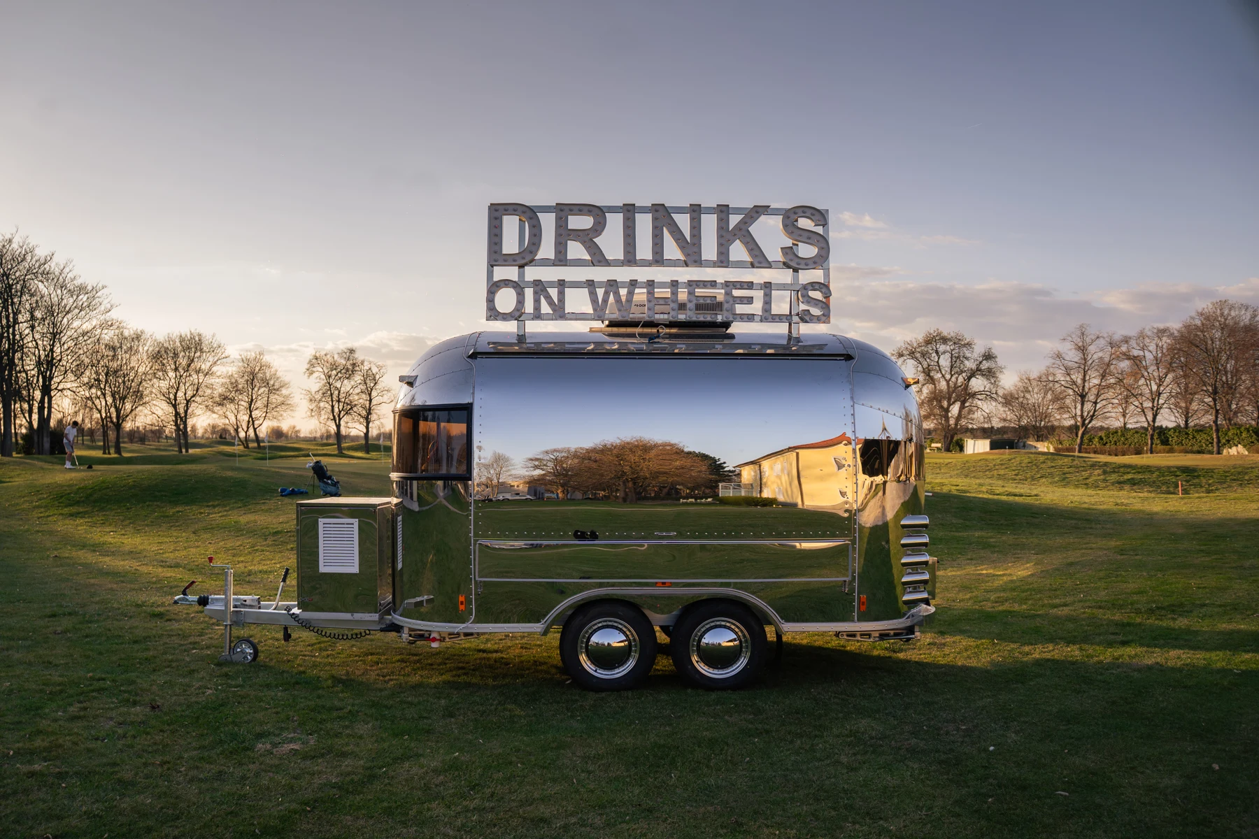 Drinks on Wheels v podvečernom svetle